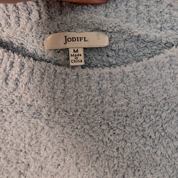 NWT Fuzzy Sweater Size Medium - Picture 5 of 7